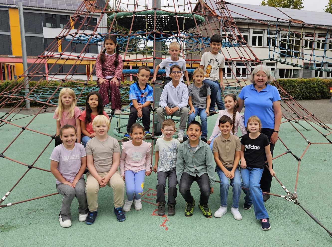 Die Klasse 2a mit Frau Brenk