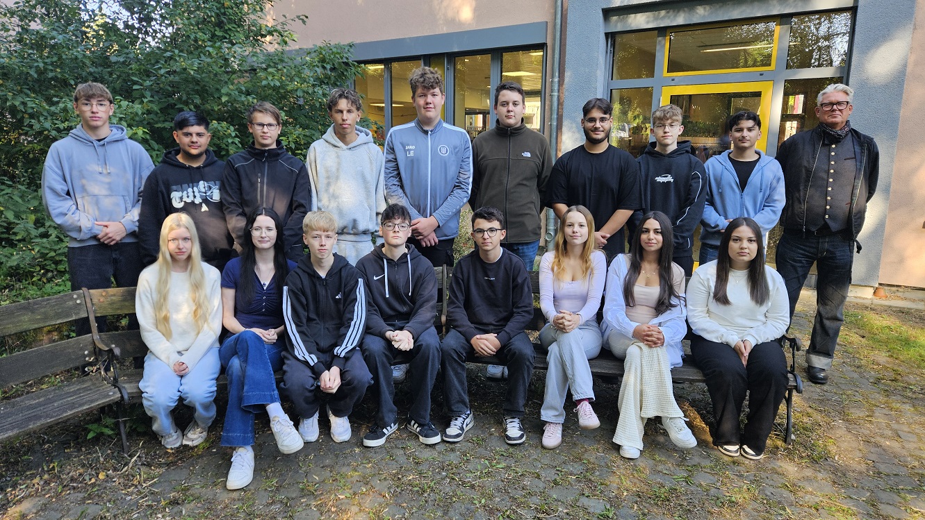 Die Klasse R10b mit Herrn Wagner